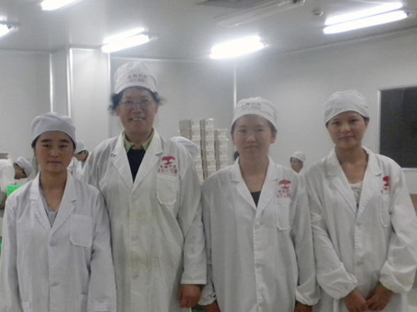 07级药物制剂班的同学孙红艳、毛云粉在云南希陶绿色药业公司工作的情意.